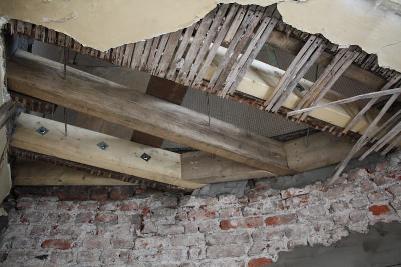 freshly installed lateral restraints in place